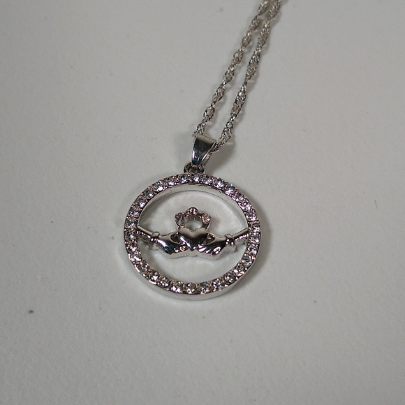 Irish Claddagh silver necklace - Picture 2 of 4
